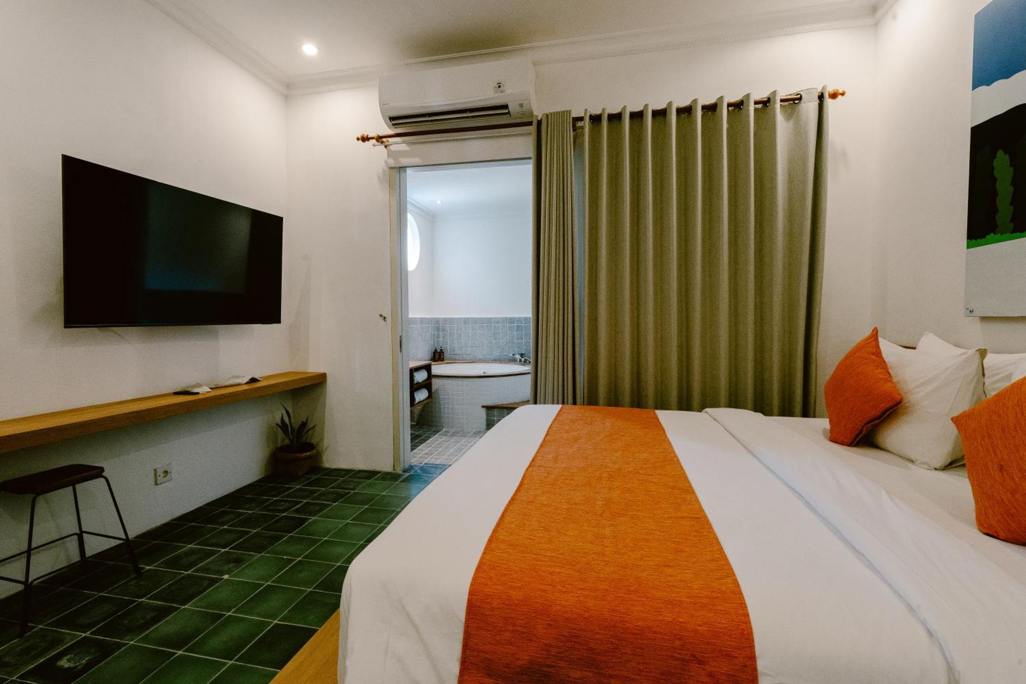 Brown Feather Hotel